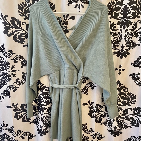 Sage Sweater Dress - Picture 4 of 5
